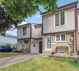16 Jennifer Square, Brampton, ON L6S 2L2