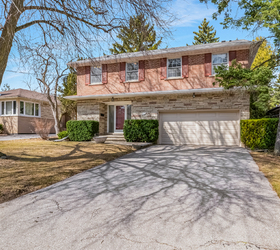 12 Feldbar Court, Toronto, ON M2N 4P8