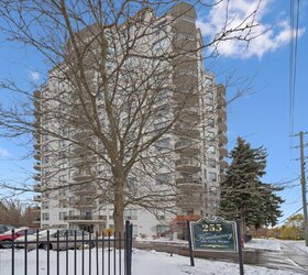 255 Keats Way, Unit 706, Waterloo, ON N2L 6N6