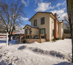 10 Maple Avenue, Grimsby, ON L3M 3B6