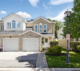 74 Heathcliffe Square, Brampton, ON L6S 5R4