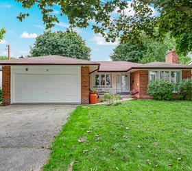 9 Bunty Lane, Toronto, ON M2K 1W4