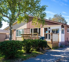 832 Zator Avenue, Pickering, ON L1W 1Y1